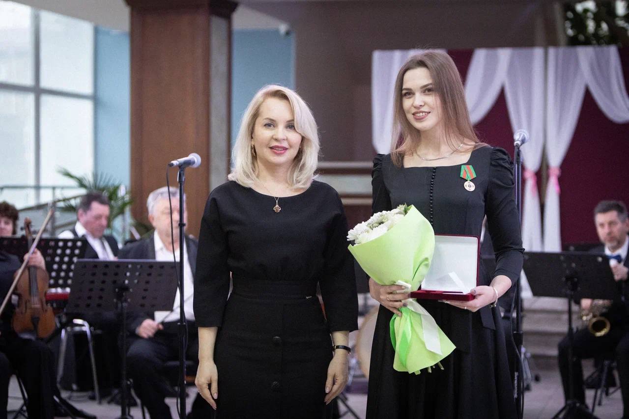 Евгений Балицкий: Сегодня, в профессиональный праздник, в Запорожской области отметили лучших работников культуры благодарностями Министерства культуры Российской Федерации, благодарностями и медалями за заслуги перед... Евгений Балицкий: Сегодня, в профессиональный праздник, в Запорожской области отметили лучших работников культуры благодарностями Министерства культуры Российской Федерации, благодарностями и медалями за заслуги перед...