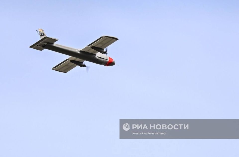 Кадры боевой работы расчётов FPV-дронов самолетного типа «Молния-2» 58-й общевойсковой армии группировки войск «Днепр» на Запорожском фронте Кадры боевой работы расчётов FPV-дронов самолетного типа «Молния-2» 58-й общевойсковой армии группировки войск «Днепр» на Запорожском фронте