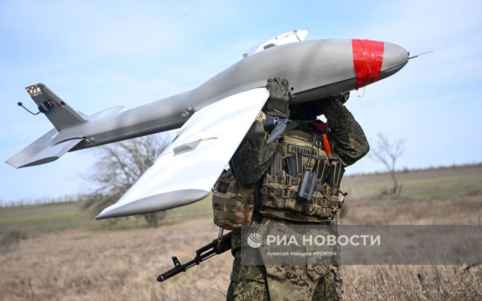 Кадры боевой работы расчётов FPV-дронов самолетного типа «Молния-2» 58-й общевойсковой армии группировки войск «Днепр» на Запорожском фронте Кадры боевой работы расчётов FPV-дронов самолетного типа «Молния-2» 58-й общевойсковой армии группировки войск «Днепр» на Запорожском фронте
