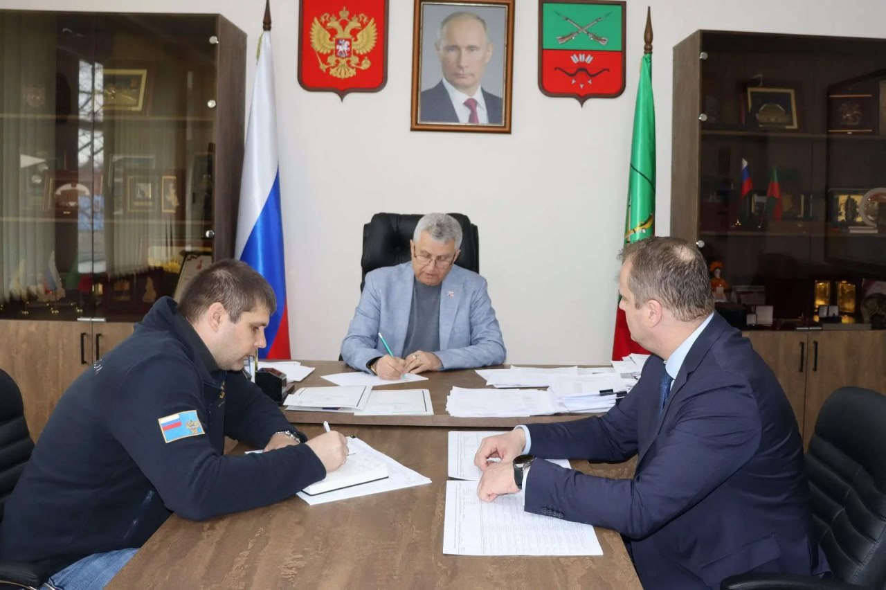 Виктор Емельяненко: Состоялась рабочая встреча с исполняющим обязанности министра транспорта и развития транспортной инфраструктуры Запорожской области Николаем Лукашенко Виктор Емельяненко: Состоялась рабочая встреча с исполняющим обязанности министра транспорта и развития транспортной инфраструктуры Запорожской области Николаем Лукашенко