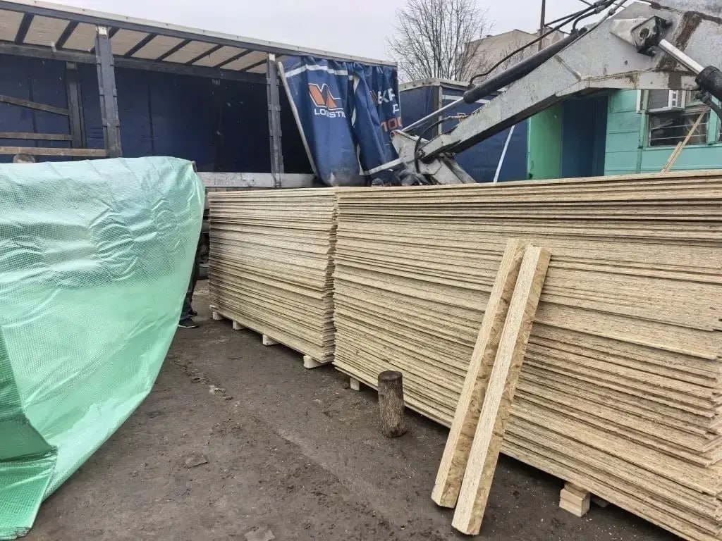 В Васильевку доставили очередную партию стройматериалов из Карелии В Васильевку доставили очередную партию стройматериалов из Карелии