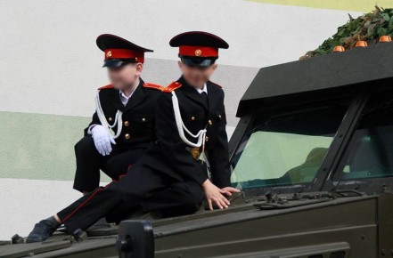 Более 250 учеников кадетских классов Росгвардии получили награды в Мелитопольской школе №15 имени графа Комаровского