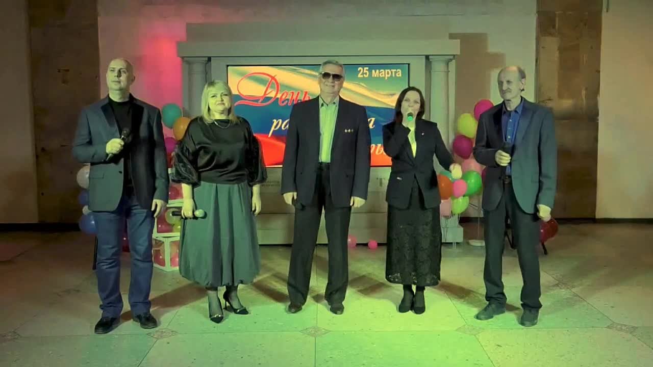 Уважаемые работники культуры, дорогие друзья и коллеги! Коллектив городского Дома культуры от всего сердца шлёт вам самые искренние поздравления с профессиональным праздником - Днём работника культуры!