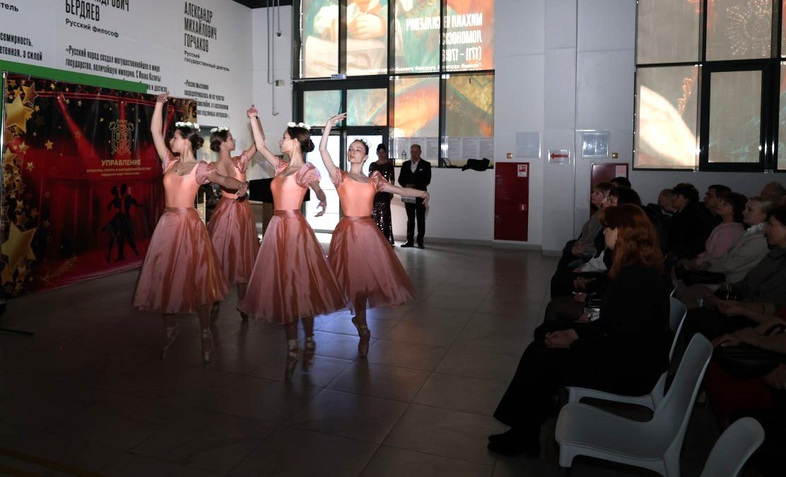 Министр культуры Запорожской области приняла участие в церемонии награждения работников культуры Мелитополя Министр культуры Запорожской области приняла участие в церемонии награждения работников культуры Мелитополя