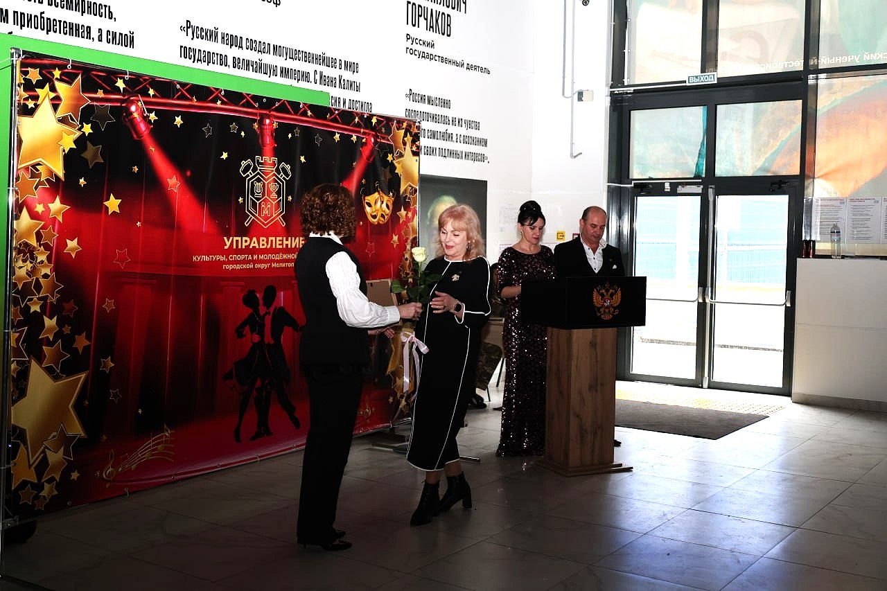 Министр культуры Запорожской области приняла участие в церемонии награждения работников культуры Мелитополя Министр культуры Запорожской области приняла участие в церемонии награждения работников культуры Мелитополя