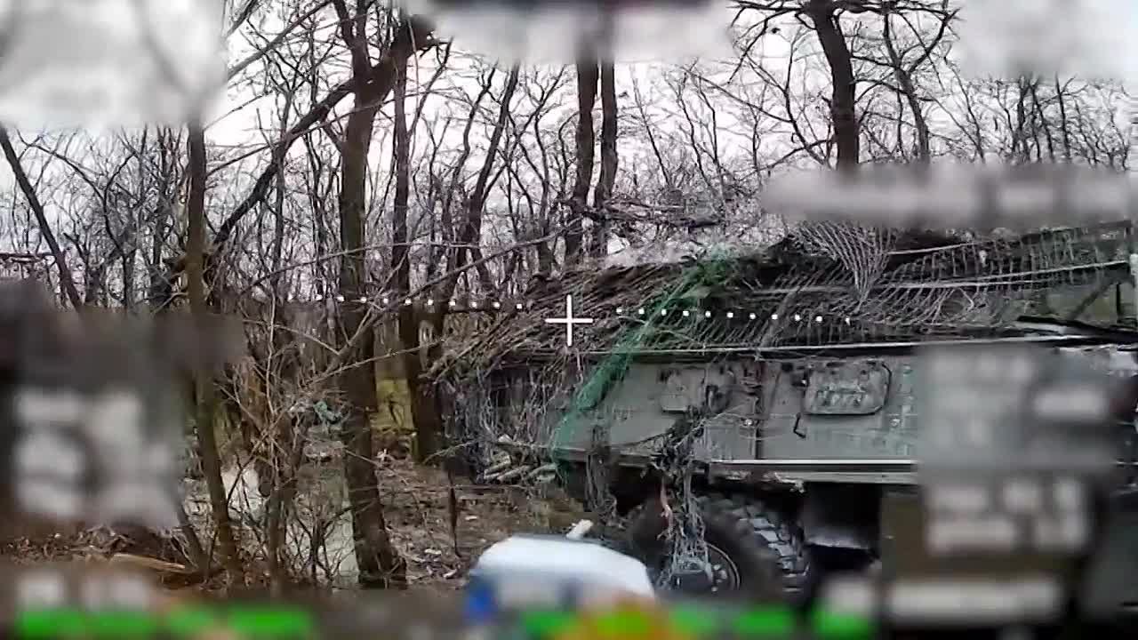 Операторы FPV-дронов ВС РФ продолжают уничтожать силы и средства украинских формирований на Красноармейском направлении