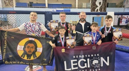 Спортсмены из Бердянска завоевали пять медалей на соревнованиях по ММА в Луганске