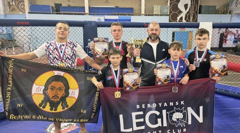 Спортсмены из Бердянска завоевали пять медалей на соревнованиях по ММА в Луганске