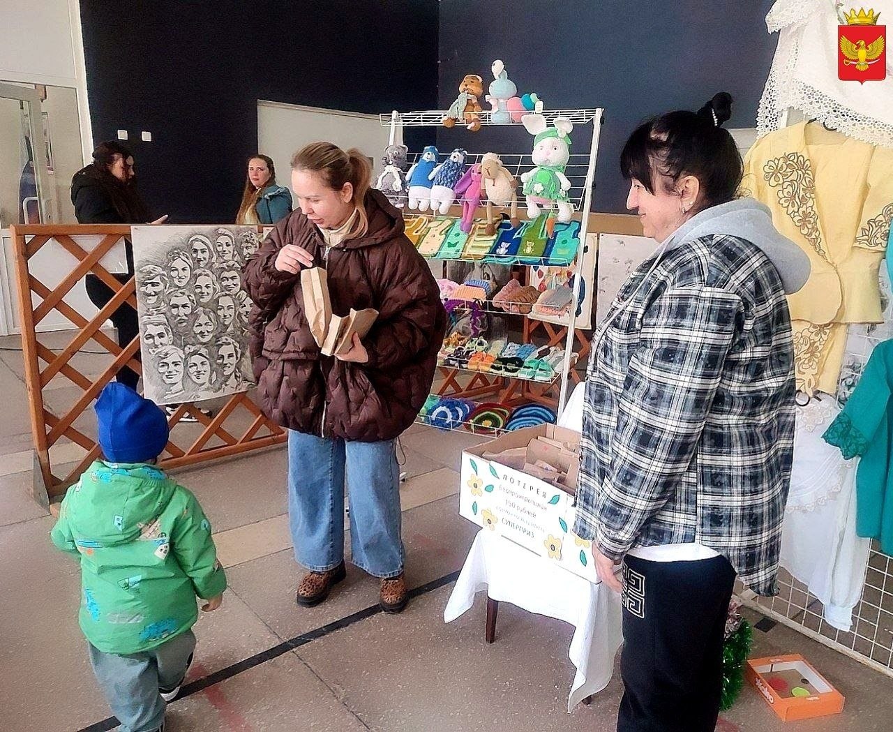 В фойе городского Дома культуры 27 марта работала выставка-продажа изделий ручной работы, посвященная Дню работника культуры В фойе городского Дома культуры 27 марта работала выставка-продажа изделий ручной работы, посвященная Дню работника культуры