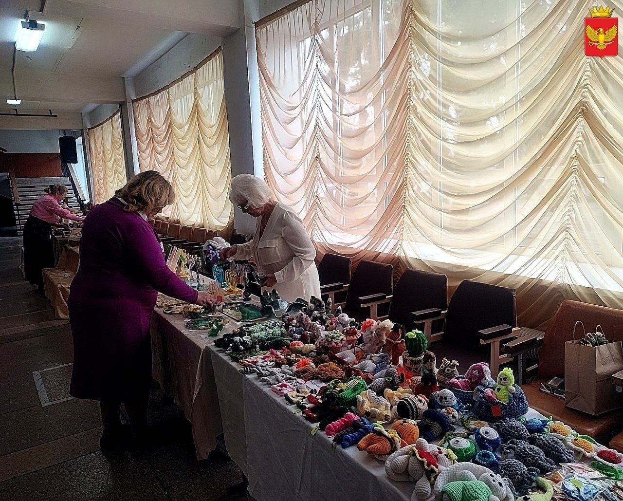 В фойе городского Дома культуры 27 марта работала выставка-продажа изделий ручной работы, посвященная Дню работника культуры В фойе городского Дома культуры 27 марта работала выставка-продажа изделий ручной работы, посвященная Дню работника культуры