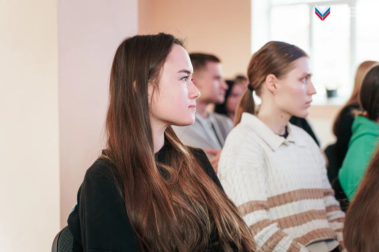 В Васильевском колледже МелГУ прошла лекция о Конституции и её роли в жизни каждого человека В Васильевском колледже МелГУ прошла лекция о Конституции и её роли в жизни каждого человека