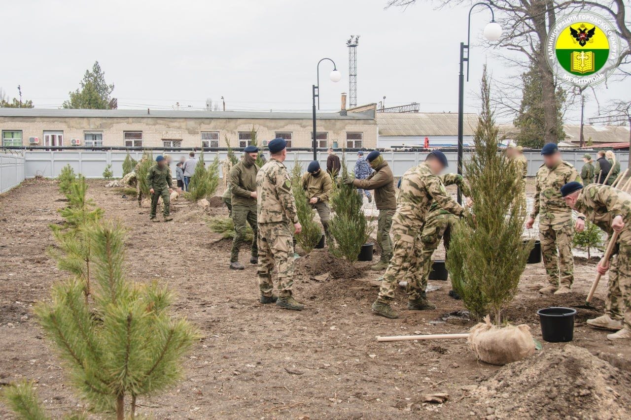 Аллею Росгвардии заложили в Мелитополе в парке «Участников СВО» Аллею Росгвардии заложили в Мелитополе в парке «Участников СВО»
