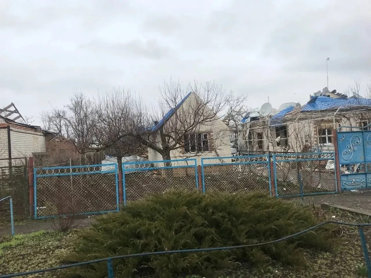 Шефы из Марий Эл помогают восстанавливать дома после атак БПЛА в Куйбышевском округе Шефы из Марий Эл помогают восстанавливать дома после атак БПЛА в Куйбышевском округе