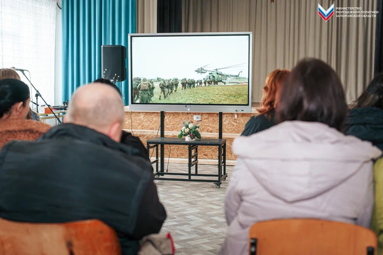 Сотрудники Росгвардии встретились с учащимися Мирненской школы №6 Сотрудники Росгвардии встретились с учащимися Мирненской школы №6