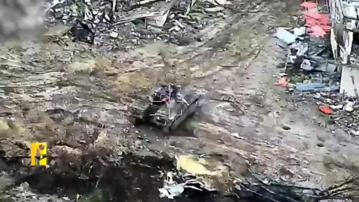 Бойцы "Хезболлы" поражают из ПТРК очередную "Меркаву", а также БМП "Намер"