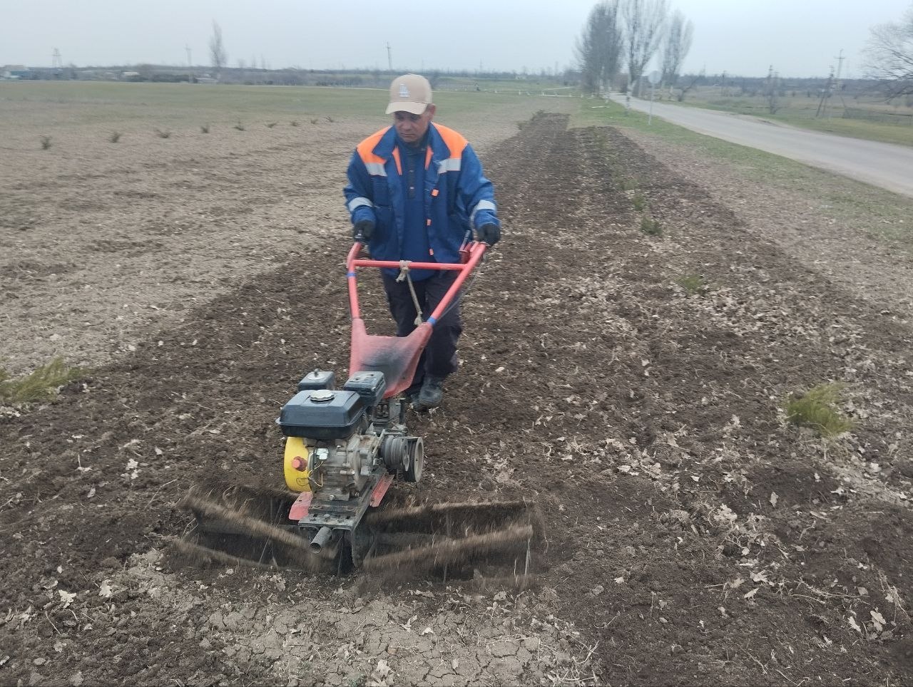 Благоустройство в п. Фруктовое продолжается
