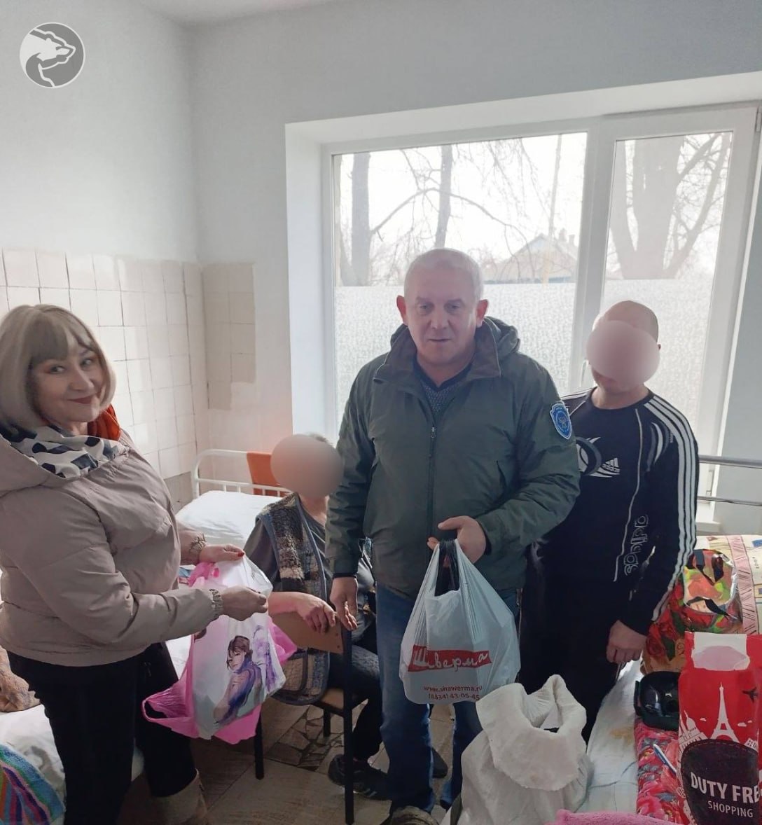 Депутаты Единой России оказали помощь беженцам из Гуляйполя, размещённым в пункте временного проживания