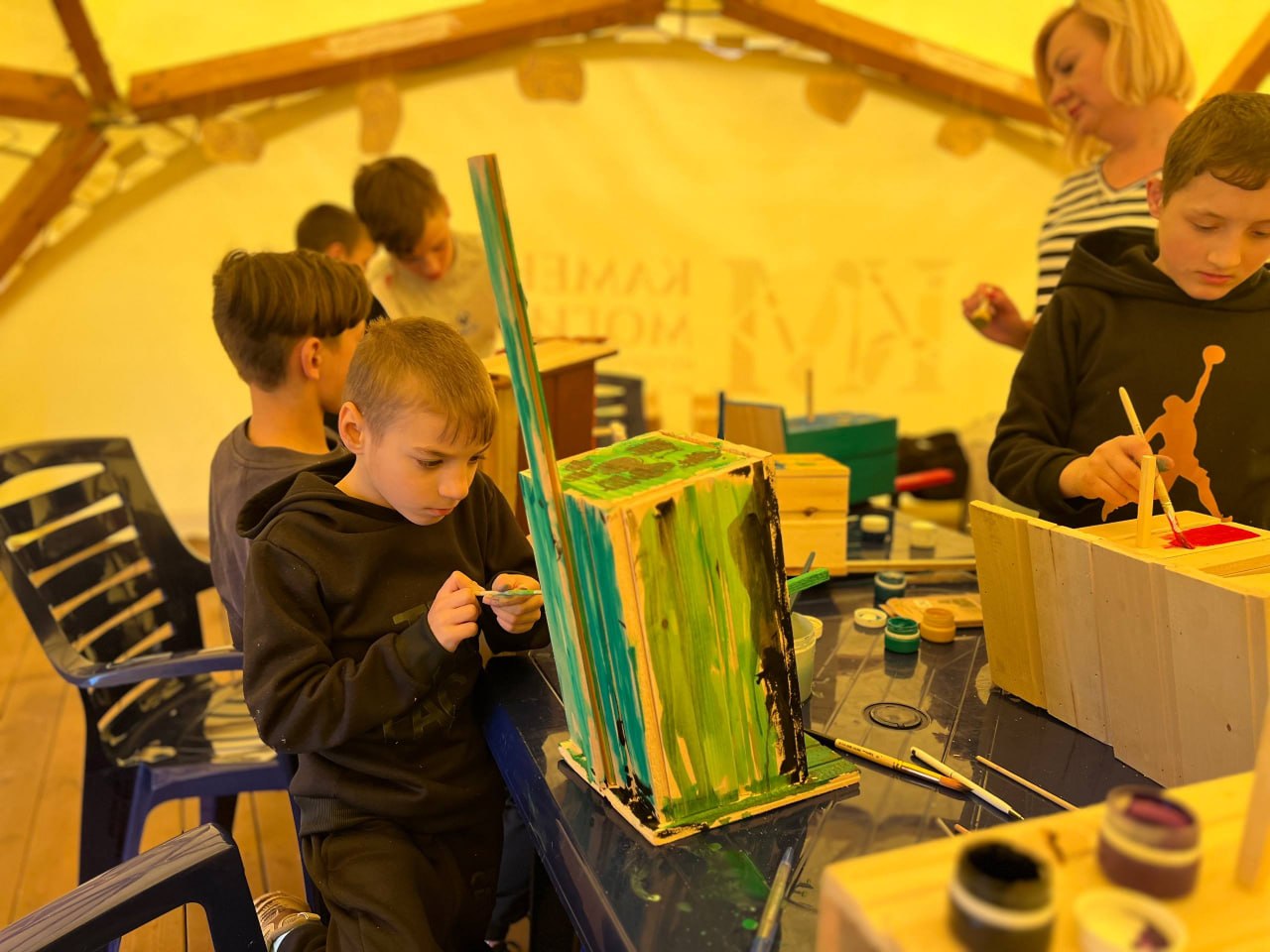 В Запорожской области прошла экологическая акция для детей: юные жители Новобогдановки посетили «Каменную могилу» В Запорожской области прошла экологическая акция для детей: юные жители Новобогдановки посетили «Каменную могилу»