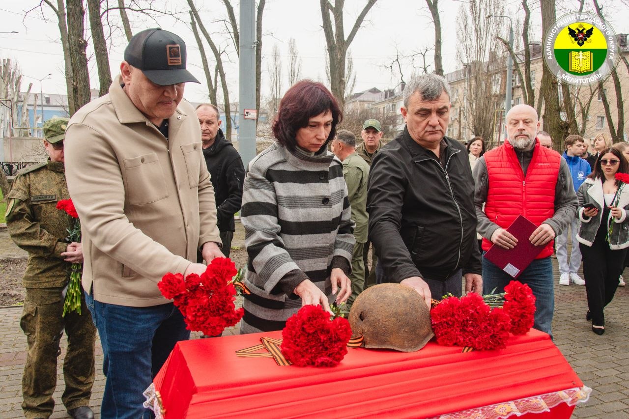 Сергей Золотарёв: Принял участие в церемонии передачи останков воина Великой Отечественной войны, обнаруженных в ходе поисковых работ на территории городского округа Мелитополь Сергей Золотарёв: Принял участие в церемонии передачи останков воина Великой Отечественной войны, обнаруженных в ходе поисковых работ на территории городского округа Мелитополь