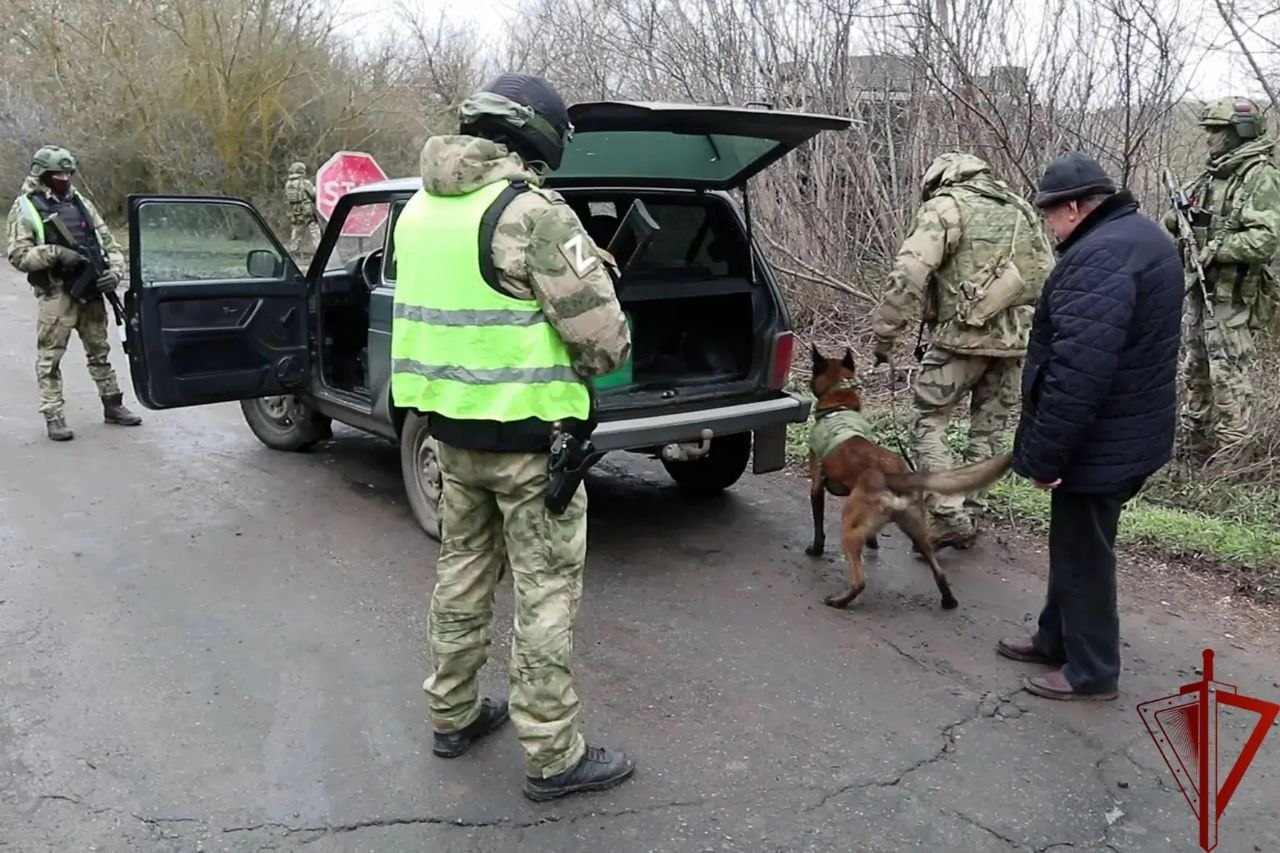 Росгвардейцы за неделю обезвредили свыше 400 взрывоопасных предметов в Херсонской и Запорожской областях Росгвардейцы за неделю обезвредили свыше 400 взрывоопасных предметов в Херсонской и Запорожской областях