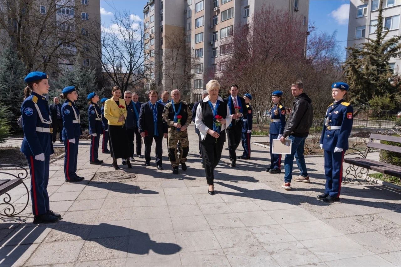 В Симферополе на базе МБОУ «Открытый космический лицей имени дважды Героя Советского Союза лётчика-космонавта Г. Т. Берегового» прошло центральное мероприятие межрегионального литературно-художественного конкурса... В Симферополе на базе МБОУ «Открытый космический лицей имени дважды Героя Советского Союза лётчика-космонавта Г. Т. Берегового» прошло центральное мероприятие межрегионального литературно-художественного конкурса...