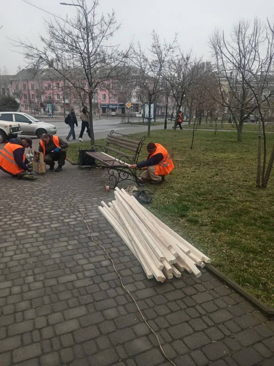 В Бердянске продолжаются работы по благоустройству В Бердянске продолжаются работы по благоустройству