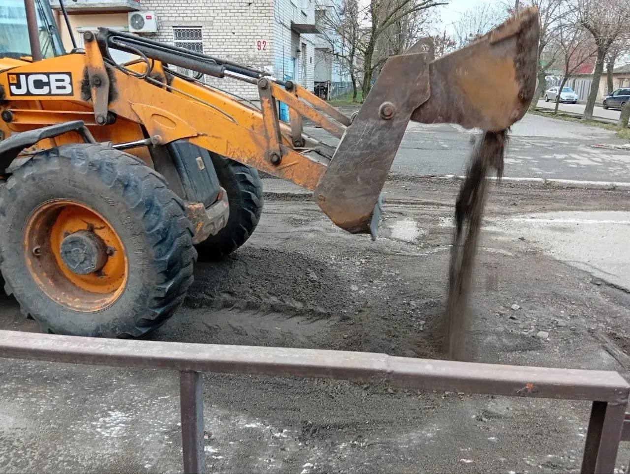 В Бердянске продолжаются работы по благоустройству В Бердянске продолжаются работы по благоустройству