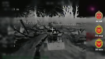 На кадрах — работа расчёта БпЛА 30 мсп 72 мсд 44 Армейского корпуса по роботизированной платформе ВСУ, гружённой боеприпасами