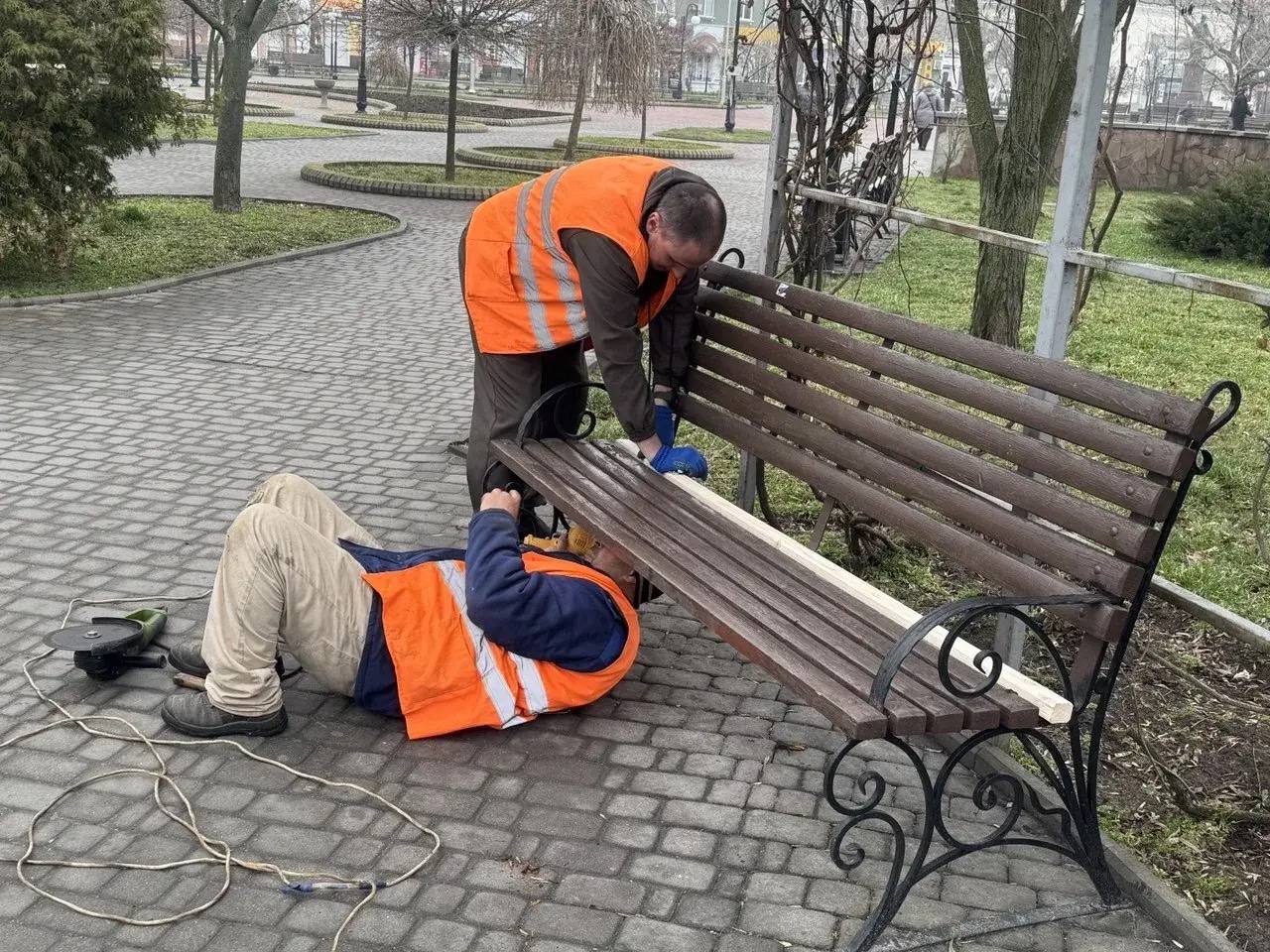 В Бердянске продолжаются работы по благоустройству В Бердянске продолжаются работы по благоустройству