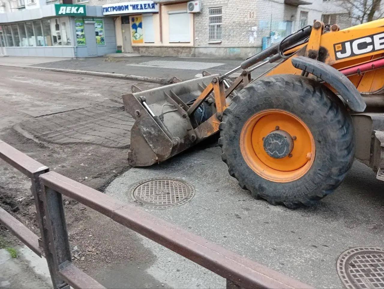 В Бердянске продолжаются работы по благоустройству В Бердянске продолжаются работы по благоустройству