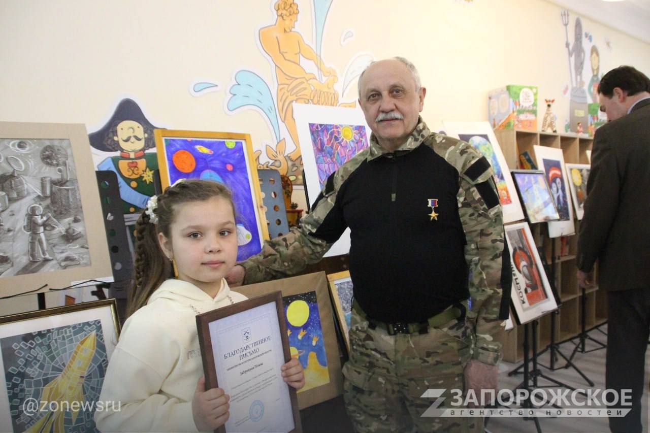 В Мелитополе наградили участников конкурса ко Дню космонавтики В Мелитополе наградили участников конкурса ко Дню космонавтики