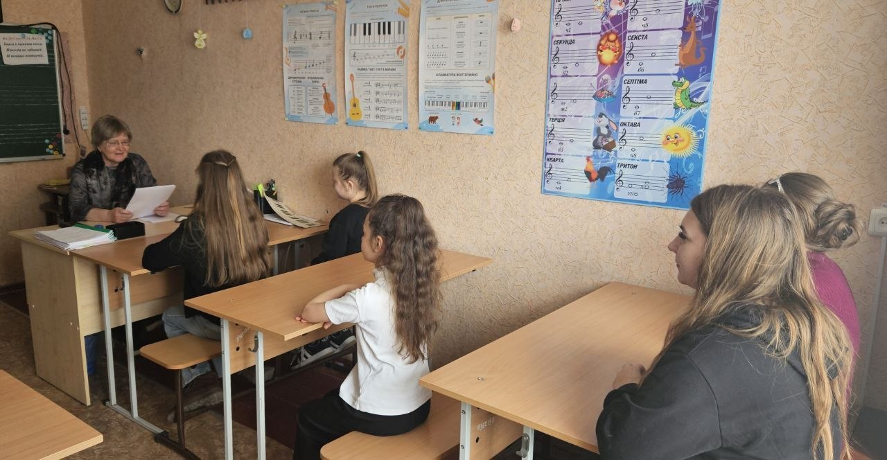 В стенах Днепрорудненской Детской школы искусств проведена беседа на тему «Птицы и экосистема: как они помогают природе» В стенах Днепрорудненской Детской школы искусств проведена беседа на тему «Птицы и экосистема: как они помогают природе»