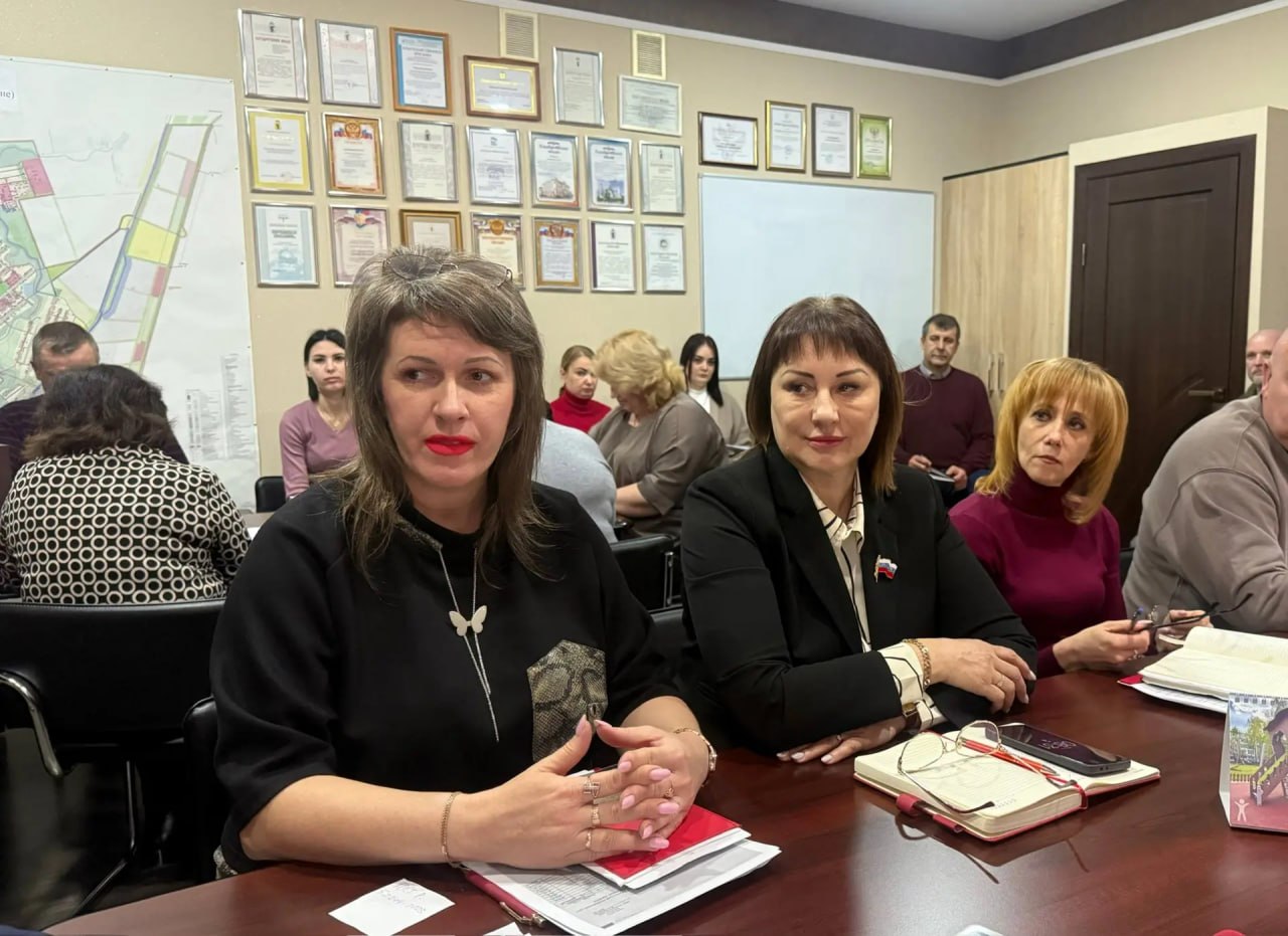 Сегодня утром глава Акимовского муниципального округа Александр Трудоношин провел совещание с заместителями, начальниками отделов администрации, председателем Совета депутатов и представителем шеф-региона Сегодня утром глава Акимовского муниципального округа Александр Трудоношин провел совещание с заместителями, начальниками отделов администрации, председателем Совета депутатов и представителем шеф-региона