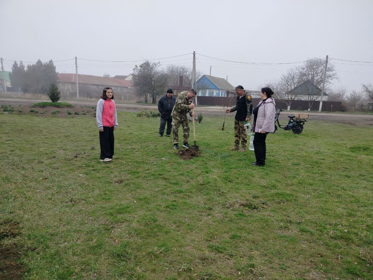 В селе Новопетровка прошел весенний субботник В селе Новопетровка прошел весенний субботник