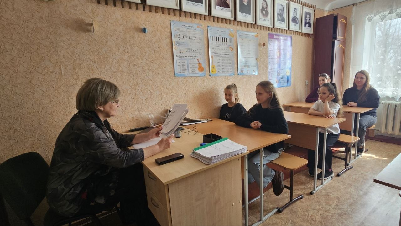 В стенах Днепрорудненской Детской школы искусств проведена беседа на тему «Птицы и экосистема: как они помогают природе» В стенах Днепрорудненской Детской школы искусств проведена беседа на тему «Птицы и экосистема: как они помогают природе»