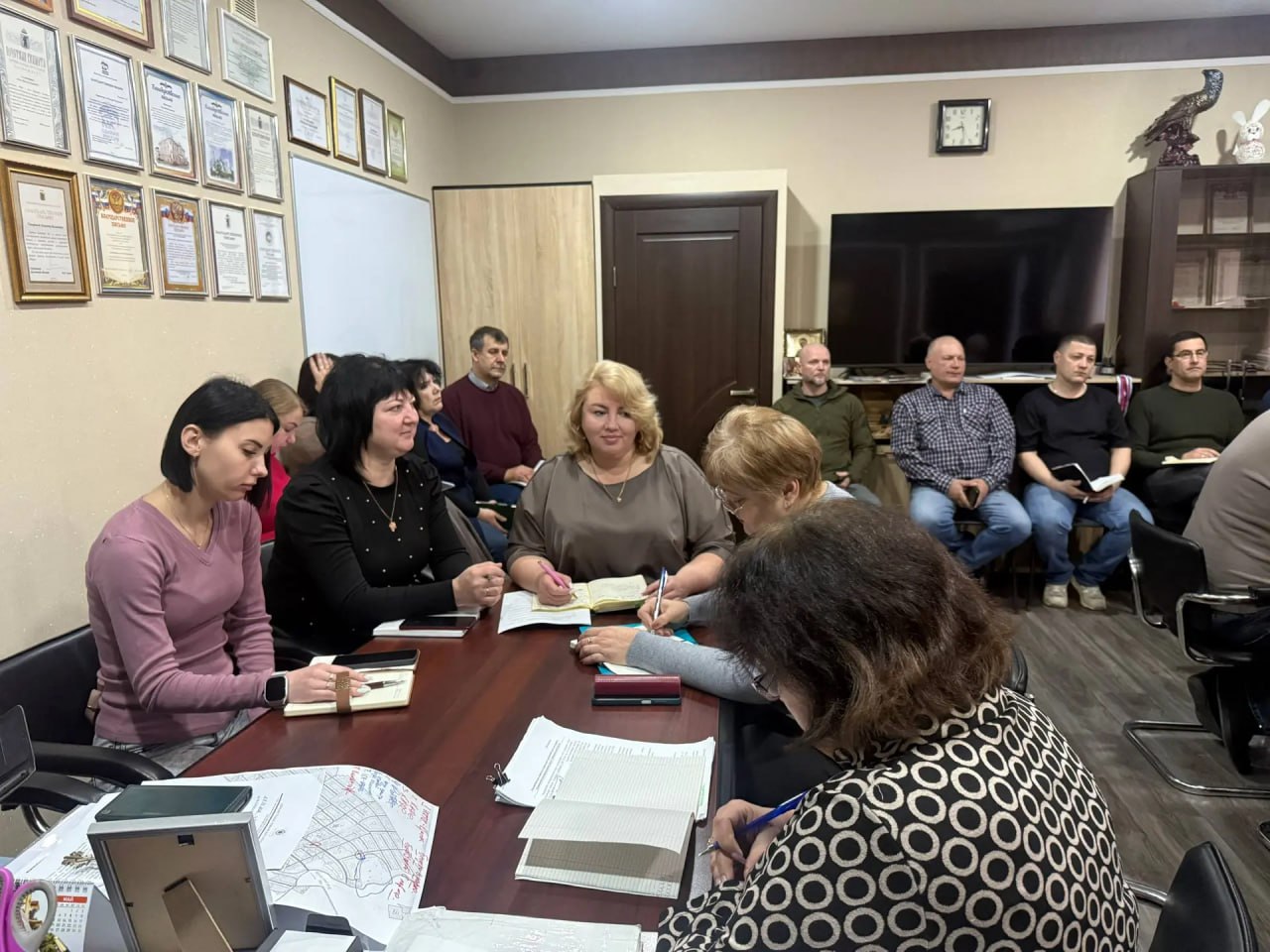 Сегодня утром глава Акимовского муниципального округа Александр Трудоношин провел совещание с заместителями, начальниками отделов администрации, председателем Совета депутатов и представителем шеф-региона Сегодня утром глава Акимовского муниципального округа Александр Трудоношин провел совещание с заместителями, начальниками отделов администрации, председателем Совета депутатов и представителем шеф-региона