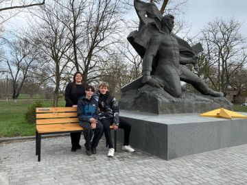 Лавочка Памяти: Символ Заботы и Единства