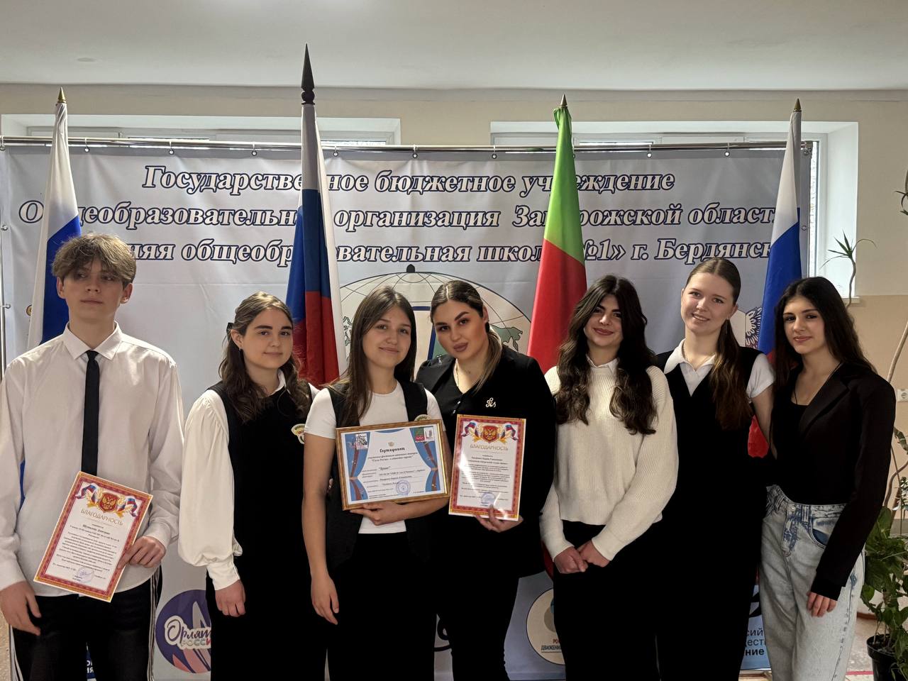 В рамках Года единства России и в преддверии Международного дня театра Министерство образования и науки Запорожской области организовало региональный онлайн-фестиваль школьных театров «Сила России — в единстве народов»