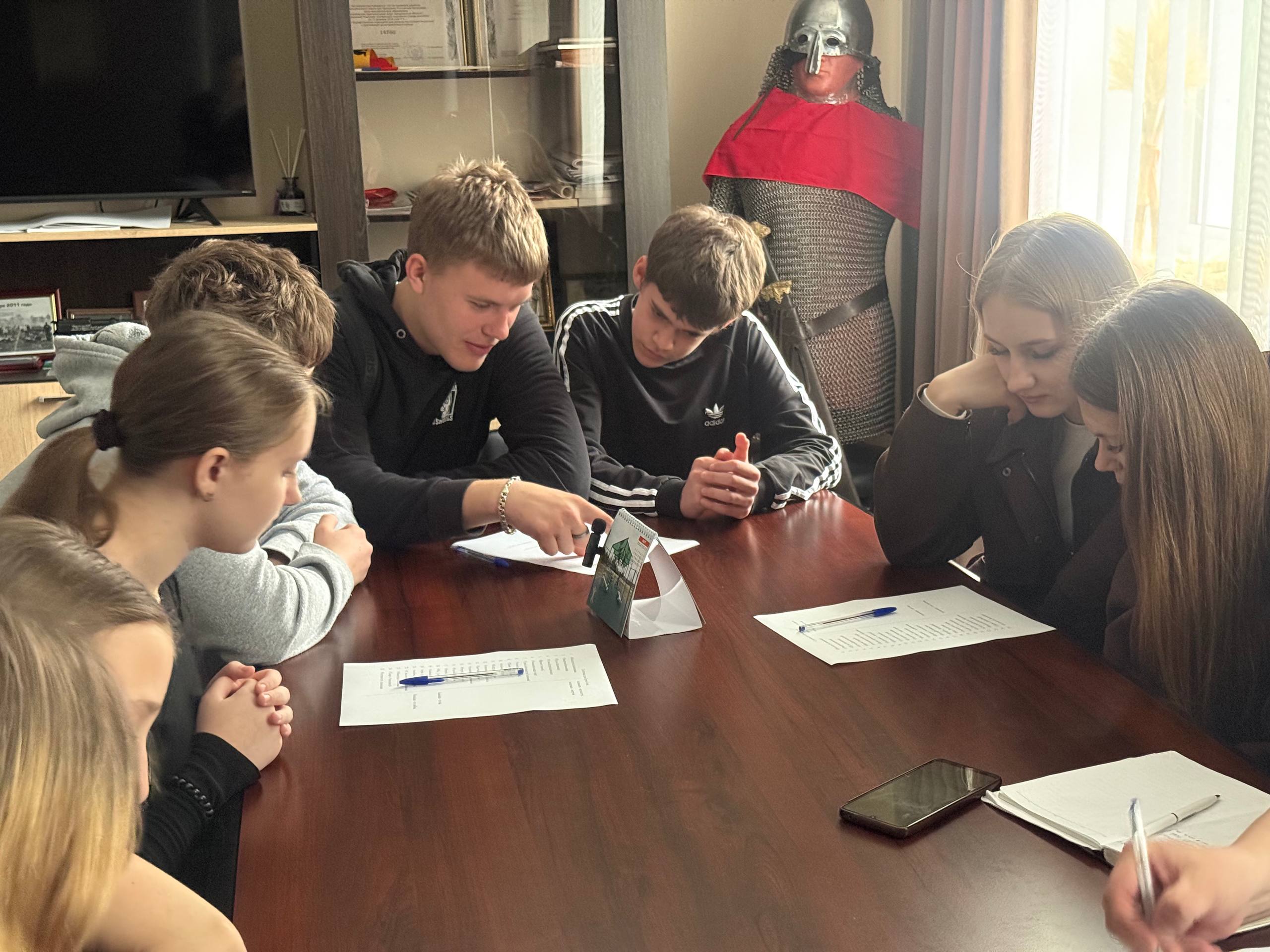 Глава округа Александр Трудоношин вновь встретился с нашей активной молодежью, и эта встреча стала ярким подтверждением того, что будущее Акимовки создается в диалоге и сотрудничестве Глава округа Александр Трудоношин вновь встретился с нашей активной молодежью, и эта встреча стала ярким подтверждением того, что будущее Акимовки создается в диалоге и сотрудничестве