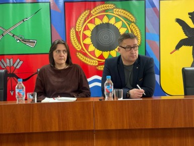 Глава Акимовского муниципального округа Александр Трудоношин провёл расширенное совещание с сотрудниками администрации, представителями шеф-региона, руководителями служб и ведомств