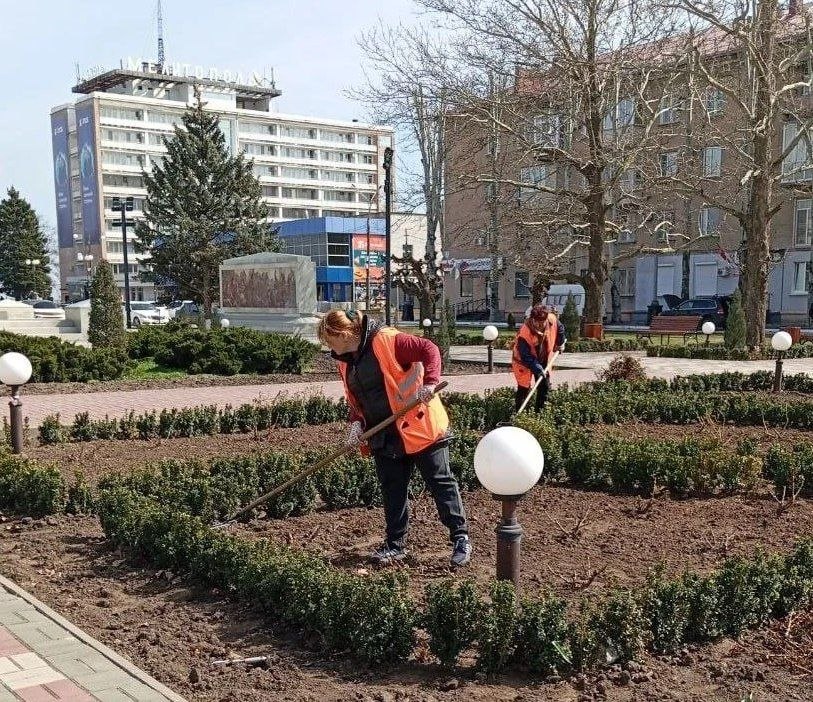 В Мелитополе продолжаются работы по благоустройству площади Победы