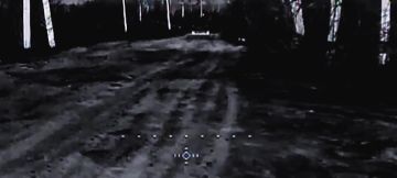 Оператор FPV группировки "Север" метко поразил пикап с боевиками ВСУ, направлявшийся на позицию в Харьковском приграничье