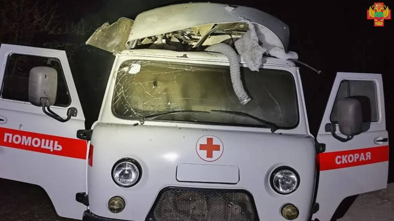 В селе Жовтневое Токмакского муниципального округа беспилотник ВСУ атаковал автомобиль скорой помощи во время вызова к пациенту