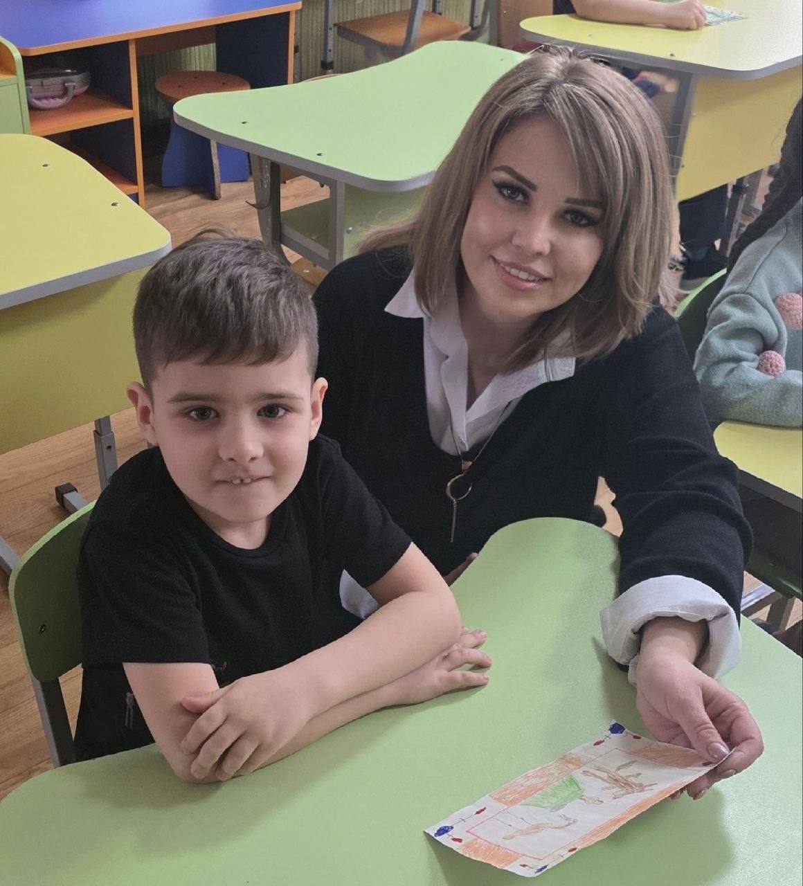 Алёна Трокай: Забота о будущем: парты для воспитанников "Аленушки" Алёна Трокай: Забота о будущем: парты для воспитанников "Аленушки"