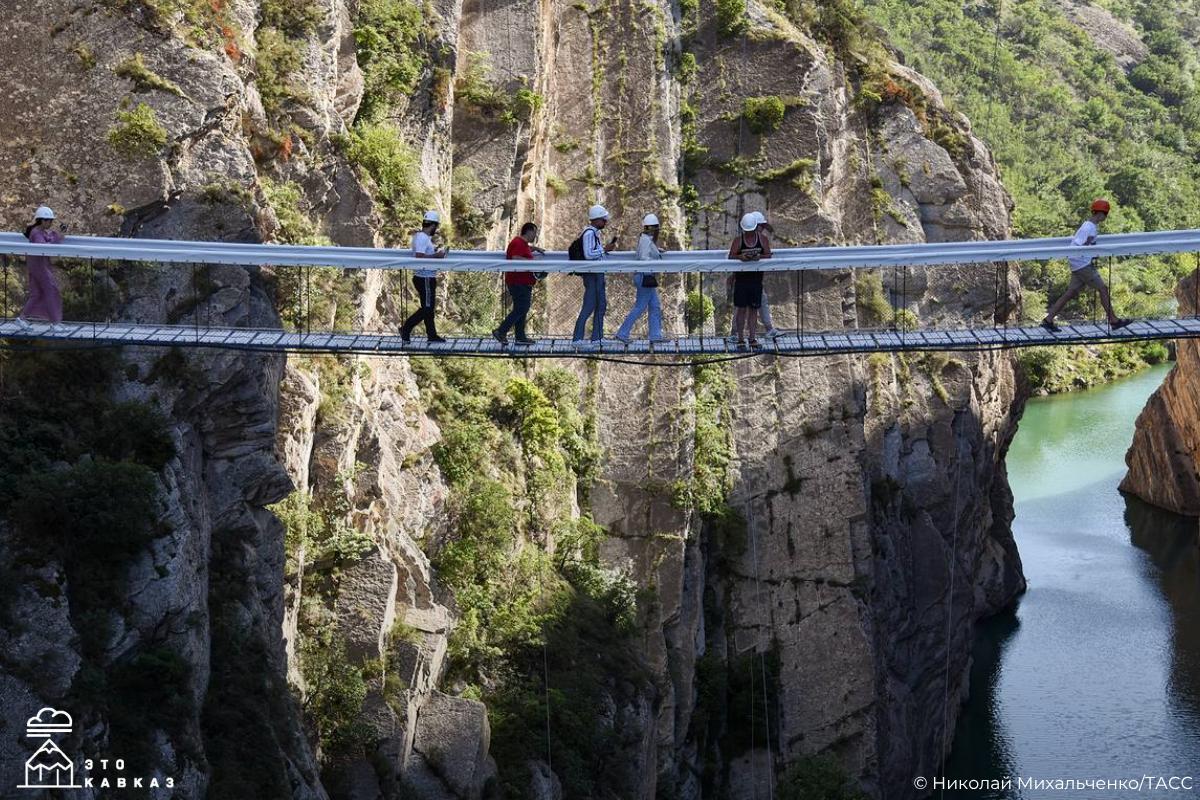 В этом горном регионе с серпантинами и отдаленными селами мосты играют важнейшую роль В этом горном регионе с серпантинами и отдаленными селами мосты играют важнейшую роль
