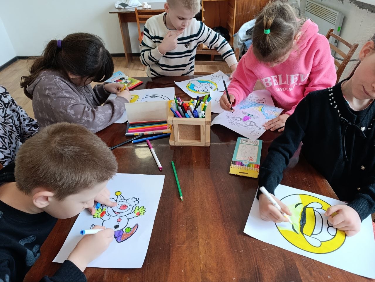 От улыбки станет всем теплей От улыбки станет всем теплей