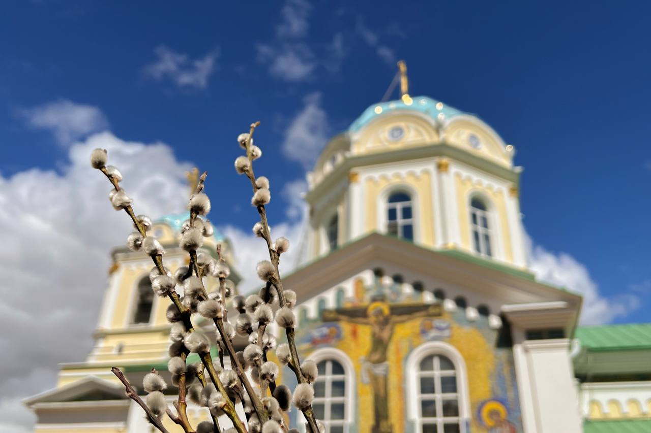 С Вербным воскресеньем. Управление ЗАГС Запорожской области сердечно поздравляет вас с Вербным воскресеньем! Этот светлый весенний праздник символизирует чистоту, обновление и открытость души