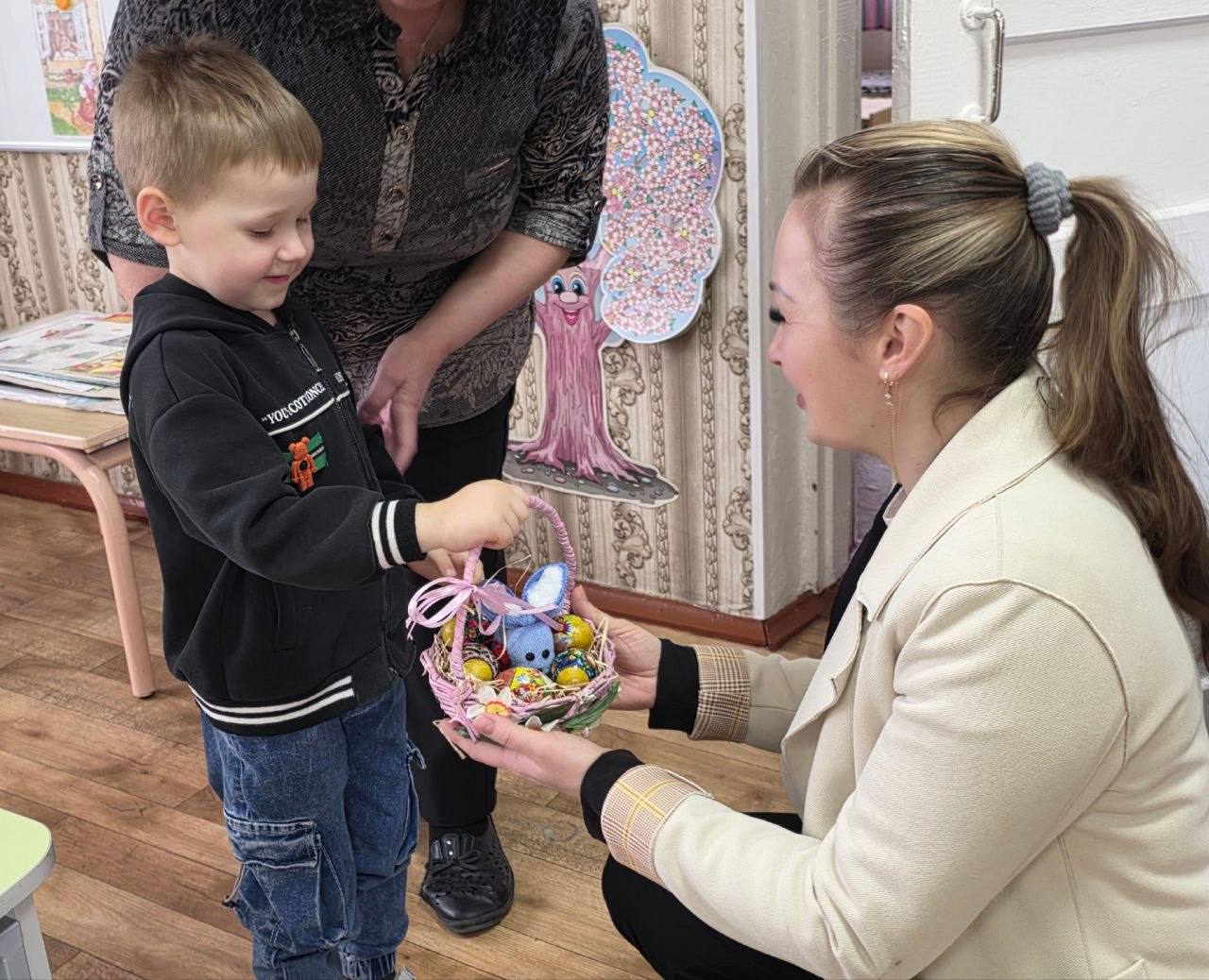 Алёна Трокай: Забота о будущем: парты для воспитанников "Аленушки" Алёна Трокай: Забота о будущем: парты для воспитанников "Аленушки"