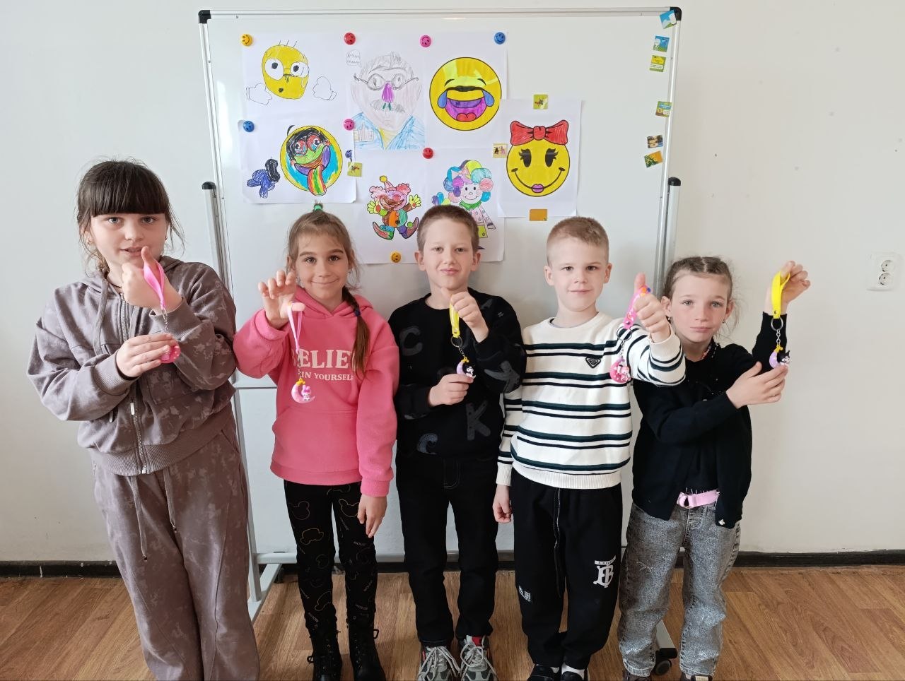 От улыбки станет всем теплей От улыбки станет всем теплей