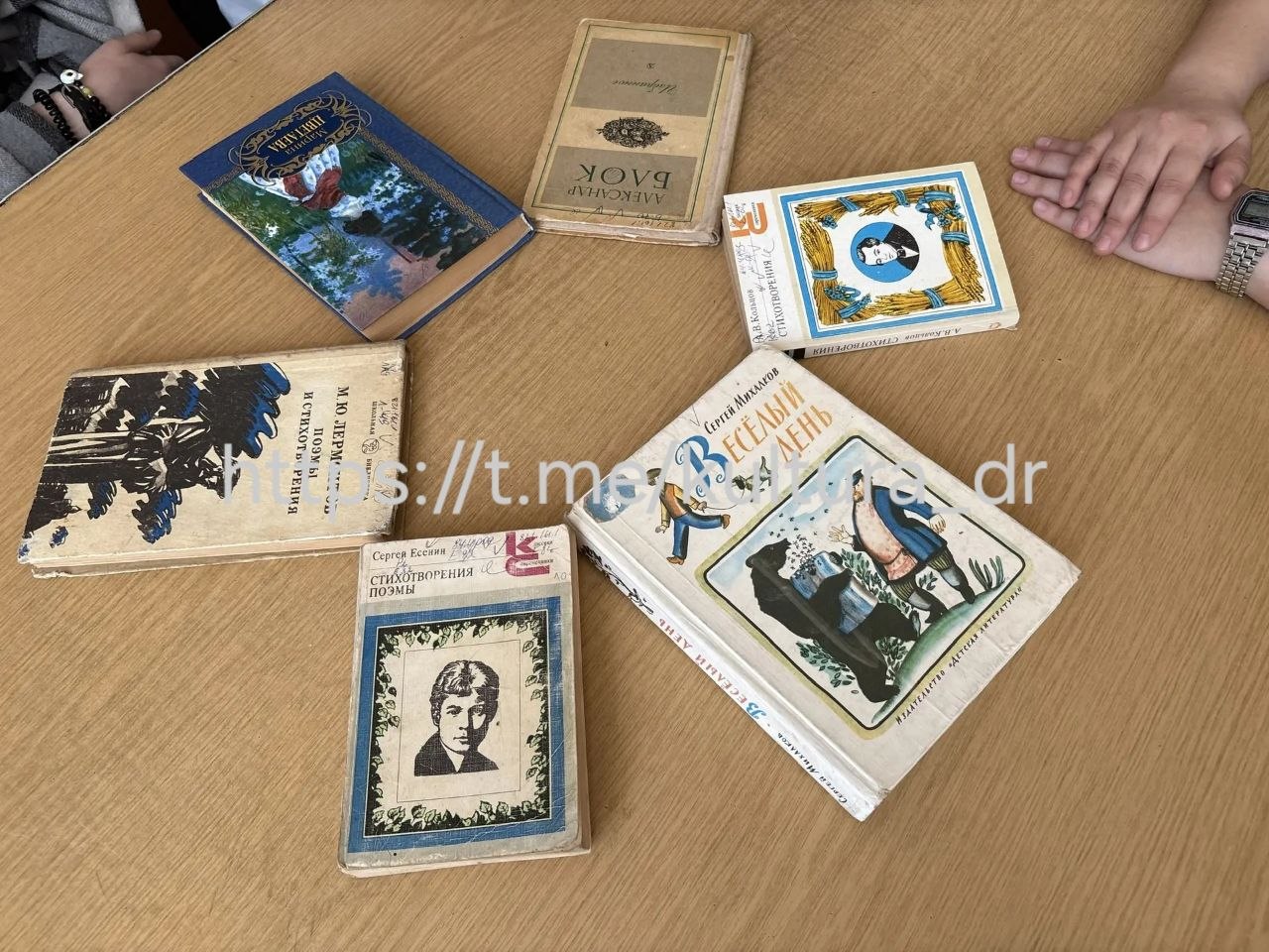 4 апреля в "Малобелозерском СК" прошёл тематический час-беседа "Поэзия для души", посвященный Дню поэзии 4 апреля в "Малобелозерском СК" прошёл тематический час-беседа "Поэзия для души", посвященный Дню поэзии